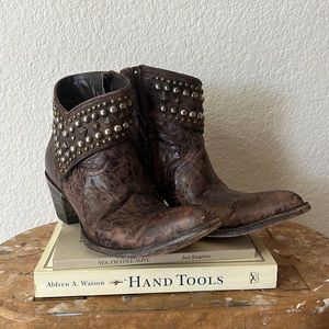Old gringo western cowgirl boot. Ankle height. Lightly worn. 9.5B